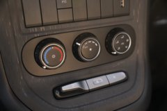 东风途逸T7E 3.1米单排纯电动栏板微卡 宁德时代41.86kWh