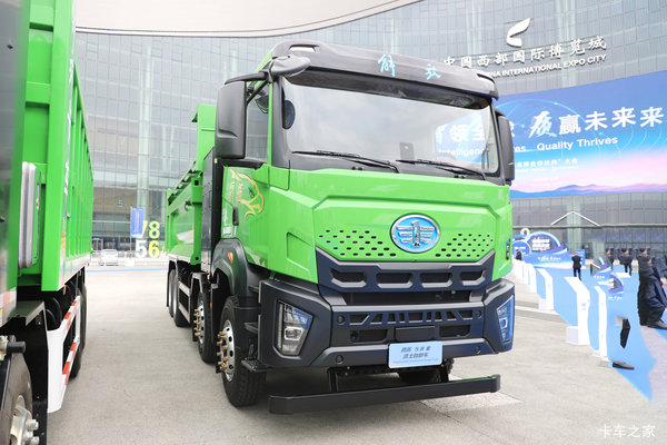 青岛解放鹰拓 8X4 5.8米纯电动自卸车 宁德时代352kWh