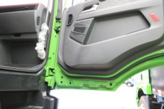 青岛解放鹰拓 8X4 5.8米纯电动自卸车 宁德时代352kWh