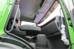 青岛解放鹰拓 8X4 5.8米纯电动自卸车 宁德时代352kWh