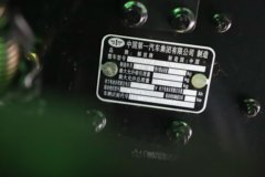 青岛解放鹰拓 8X4 5.8米纯电动自卸车 宁德时代352kWh