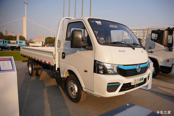 东风途逸T9E 液刹 3.81米排半纯电动栏板微卡 宁德时代63.75kWh