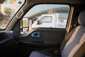 ����;��T9E Һɲ 4.005�׵��Ŵ��綯����΢�� �д��º�56.67kWhͼƬ