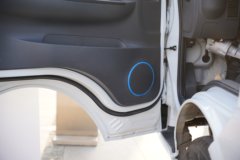 东风途逸T9E 液刹 4.005米单排纯电动栏板微卡 中创新航56.67kWh