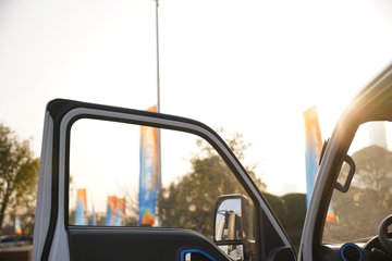 ����;��T9E Һɲ 4.005�׵��Ŵ��綯����΢�� �д��º�56.67kWhͼƬ