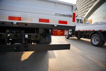 ����;��T9E Һɲ 4.005�׵��Ŵ��綯����΢�� �д��º�56.67kWhͼƬ