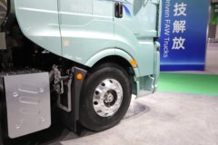 解放J6V 6X4 插电式增程混合动力牵引车 宁德时代118kWh