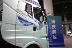 解放J6V 6X4 插电式增程混合动力牵引车 宁德时代118kWh