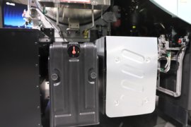 解放J6V&nbsp;电动牵引车底盘图片