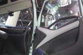 解放J6E&nbsp;电动牵引车驾驶室图片