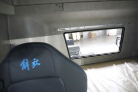 解放J6E&nbsp;电动牵引车驾驶室图片