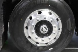 解放J6E&nbsp;电动牵引车底盘图片