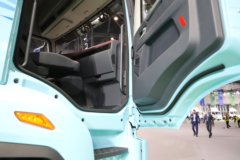 解放鹰驰 6X4 纯电动牵引车 宁德时代400.61kWh