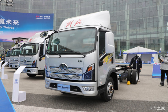 ��� ����; ���ϰ� 2.4L���� 180���� 4X2 ��ʿ��6�� 4.2�׵��������Ῠ