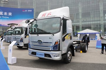 解放 新领途 复合版 2.4L柴油 180马力 4X2 法士特6档 4.2米单排栏板轻卡