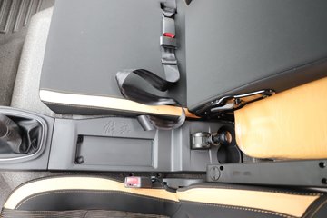 ��� ����; ���ϰ� 2.4L���� 180���� 4X2 ��ʿ��6�� 4.2�׵��������ῨͼƬ