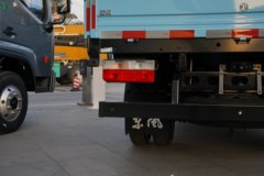 东风多利卡D6-S 2.3L柴油 142马力 万里扬5档 气刹 3.2米双排栏板轻卡