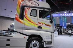 解放J7 创领版 13.2L柴油 640马力 6X4 一汽解放12档 AMT自动档 牵引车