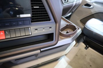 ���J7 ����� 13.2L���� 640���� 6X4 һ�����12�� AMT�Զ��� ǣ����ͼƬ