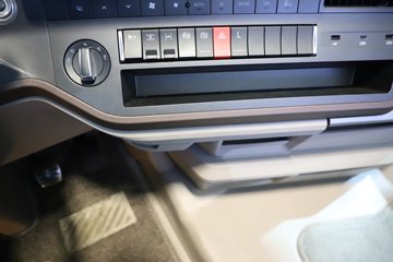 ���J7 ����� 13.2L���� 640���� 6X4 һ�����12�� AMT�Զ��� ǣ����ͼƬ