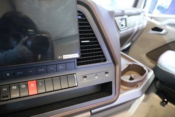 ���J7 ����� 13.2L���� 640���� 6X4 һ�����12�� AMT�Զ��� ǣ����ͼƬ