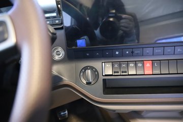 ���J7 ����� 13.2L���� 640���� 6X4 һ�����12�� AMT�Զ��� ǣ����ͼƬ