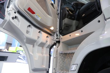 ���J7 ����� 13.2L���� 640���� 6X4 һ�����12�� AMT�Զ��� ǣ����ͼƬ