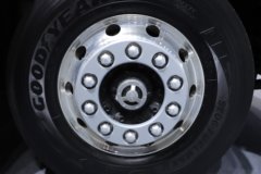 解放J7 创领版 13.2L柴油 640马力 6X4 一汽解放12档 AMT自动档 牵引车