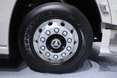 解放J7 创领版 13.2L柴油 640马力 6X4 一汽解放12档 AMT自动档 牵引车