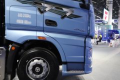 解放J7 12.5L柴油 580马力 8X4 一汽解放12档 AMT自动档 9.4米仓栅式载货车