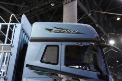 解放J7 12.5L柴油 580马力 8X4 一汽解放12档 AMT自动档 9.4米仓栅式载货车