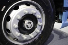 解放J7 12.5L柴油 580马力 8X4 一汽解放12档 AMT自动档 9.4米仓栅式载货车