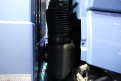 解放J7 12.5L柴油 580马力 8X4 一汽解放12档 AMT自动档 9.4米仓栅式载货车