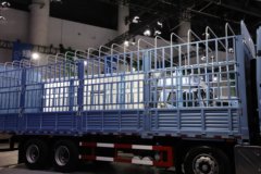 解放J7 12.5L柴油 580马力 8X4 一汽解放12档 AMT自动档 9.4米仓栅式载货车