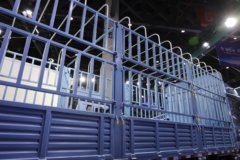 解放J7 12.5L柴油 580马力 8X4 一汽解放12档 AMT自动档 9.4米仓栅式载货车