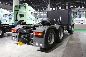 解放J6L&nbsp;电动牵引车外观图片