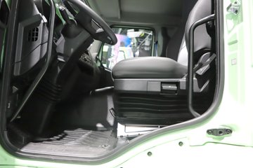 解放J6L&nbsp;电动牵引车驾驶室图片