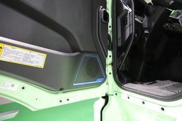 解放J6L&nbsp;电动牵引车驾驶室图片