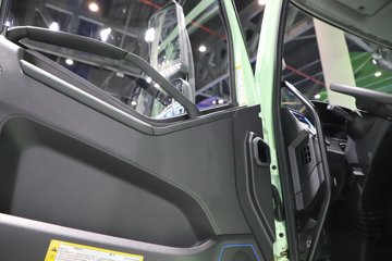 解放J6L&nbsp;电动牵引车驾驶室图片