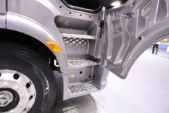 一汽解放J6 PRO LNG 580马力 6X4 牵引车