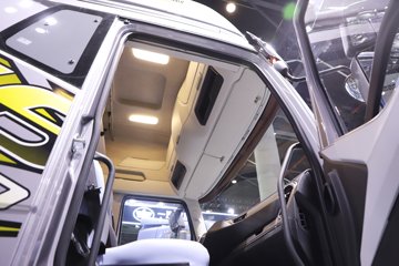 һ�����J6 PRO 12.5L���� 580���� 6X4 ǣ����ͼƬ