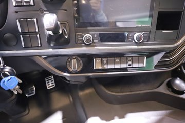 һ�����J6 PRO 12.5L���� 580���� 6X4 ǣ����ͼƬ