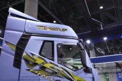 一汽解放J6 PRO LNG 600马力 6X4 一汽解放12档 AMT自动档 牵引车