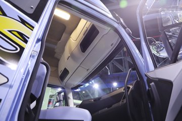 һ�����J6 PRO LNG 600���� 6X4 һ�����12�� AMT�Զ��� ǣ����ͼƬ