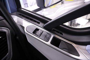 һ�����J6 PRO LNG 600���� 6X4 һ�����12�� AMT�Զ��� ǣ����ͼƬ