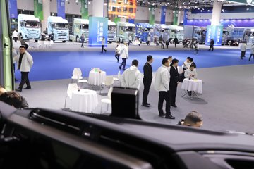 һ�����J6 PRO LNG 600���� 6X4 һ�����12�� AMT�Զ��� ǣ����ͼƬ