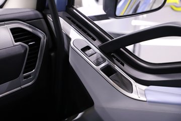 һ�����J6 PRO LNG 600���� 6X4 һ�����12�� AMT�Զ��� ǣ����ͼƬ