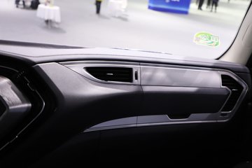 һ�����J6 PRO LNG 600���� 6X4 һ�����12�� AMT�Զ��� ǣ����ͼƬ