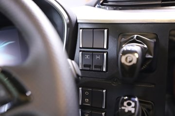 һ�����J6 PRO LNG 600���� 6X4 һ�����12�� AMT�Զ��� ǣ����ͼƬ