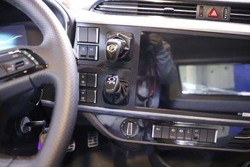 һ�����J6 PRO LNG 600���� 6X4 һ�����12�� AMT�Զ��� ǣ����ͼƬ